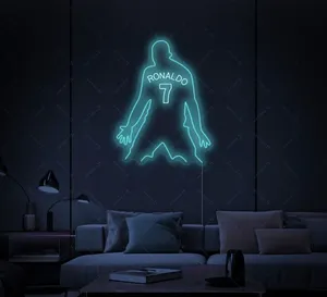 نیون دیواری فوتبالی با طرح رونالدو سایز 40در50