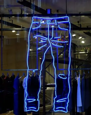 تابلو نیون طرح شلوار مناسب برای بوتیک سایز 50در50