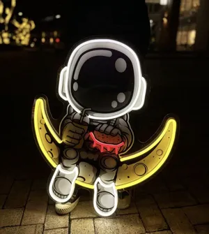 فوتو نیون فضانورد مناسب دکور فست فودی سایز 40در50