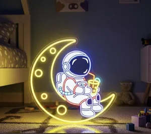 فوتو نیون فضانورد مناسب دکور کافه سایز 40در50