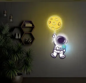 فوتو نیون فضانورد مناسب دکور اتاق و کافه سایز 40در50