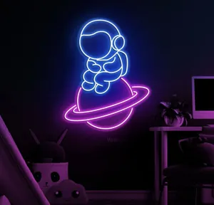 نیون دیواری طرح فضانورد مناسب دکور اتاق سایز 40در50